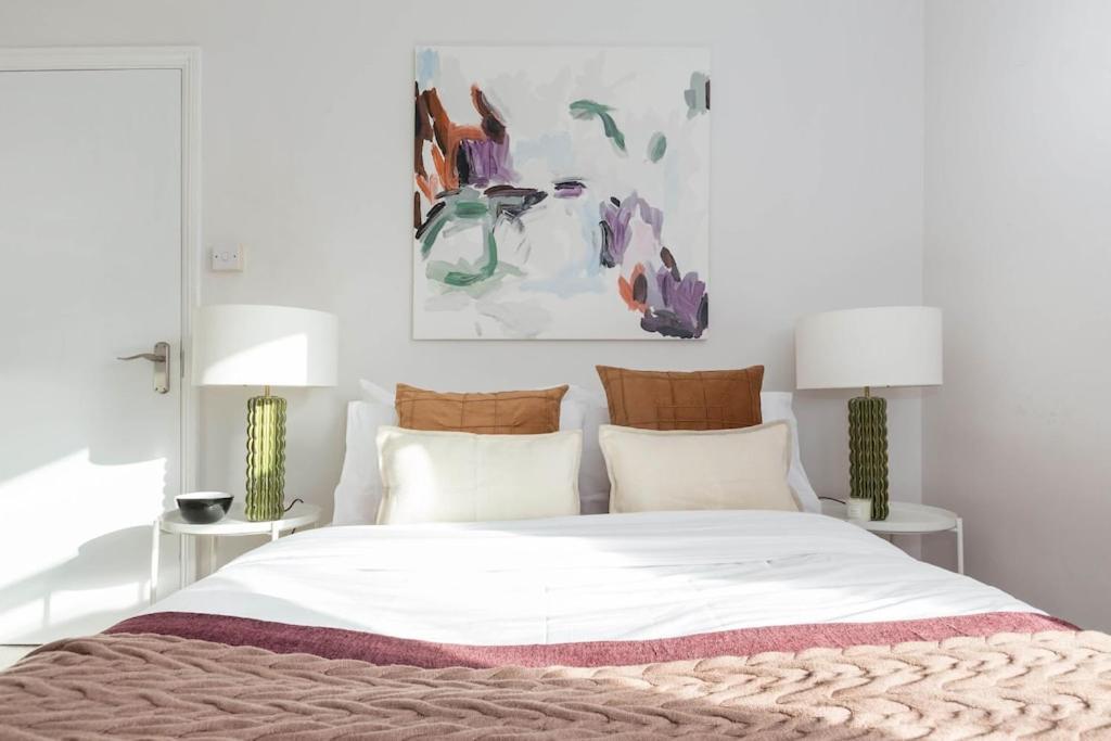 Newly Renovated Large 4/5 Bedroom Victorian Terrace House With Garden. Casa de Férias